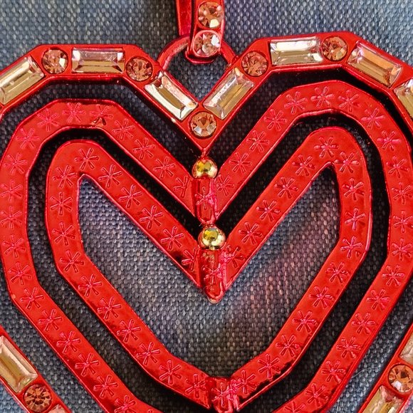 ❤️🏩Betsey Johnson 3-D HEART Statement Necklace - NWT🏩❤️ - Picture 9 of 16